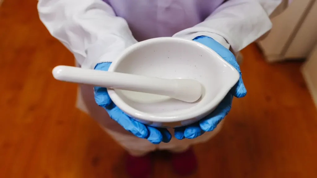 O que é ISS e como ele incide em clínicas de estética e farmácias de manipulação